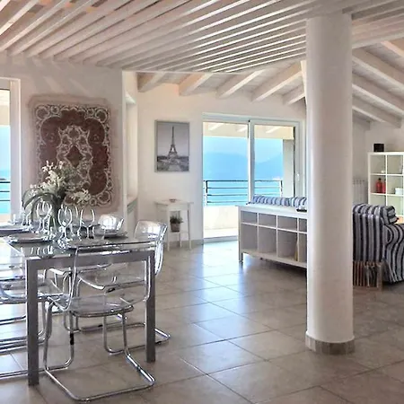 Apartment Attico La Vista *